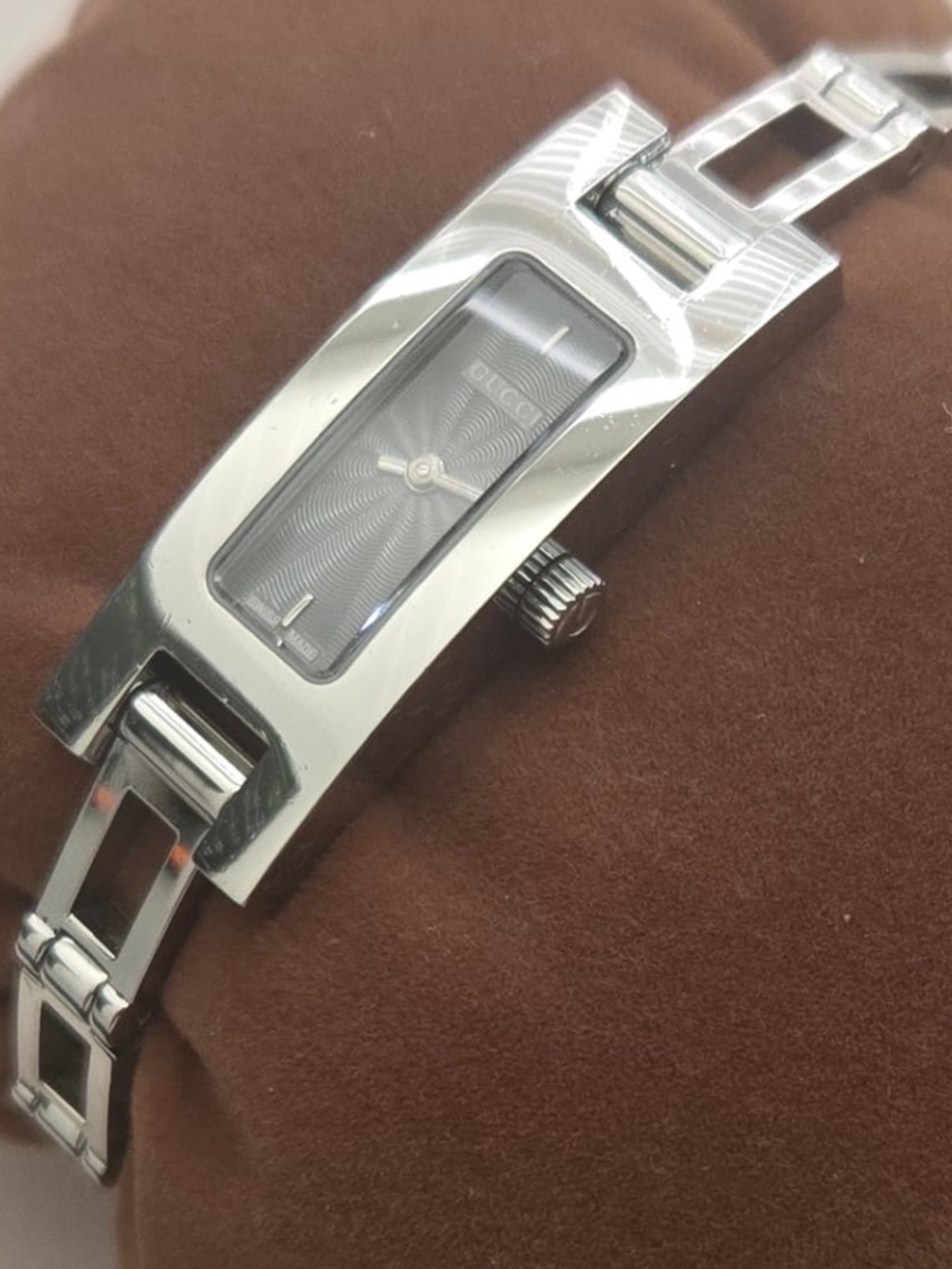 Gucci Silver Stainless Steel Bracelet Watch - Rectangular Dial - Picture 3 of 4